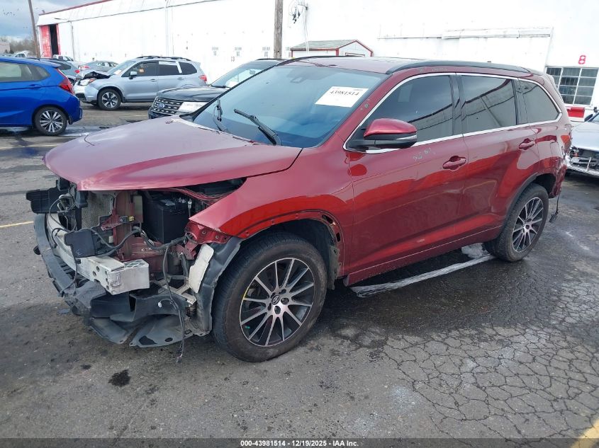 Toyota Highlander 2018 — photo 2