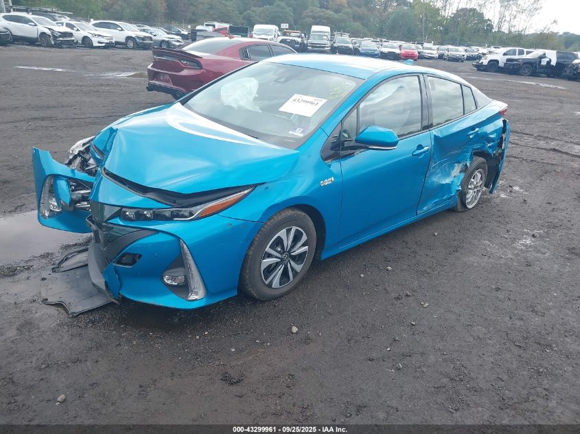 Toyota Prius 2017 — photo 2