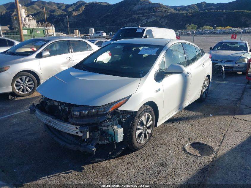 Toyota Prius 2017 — photo 2