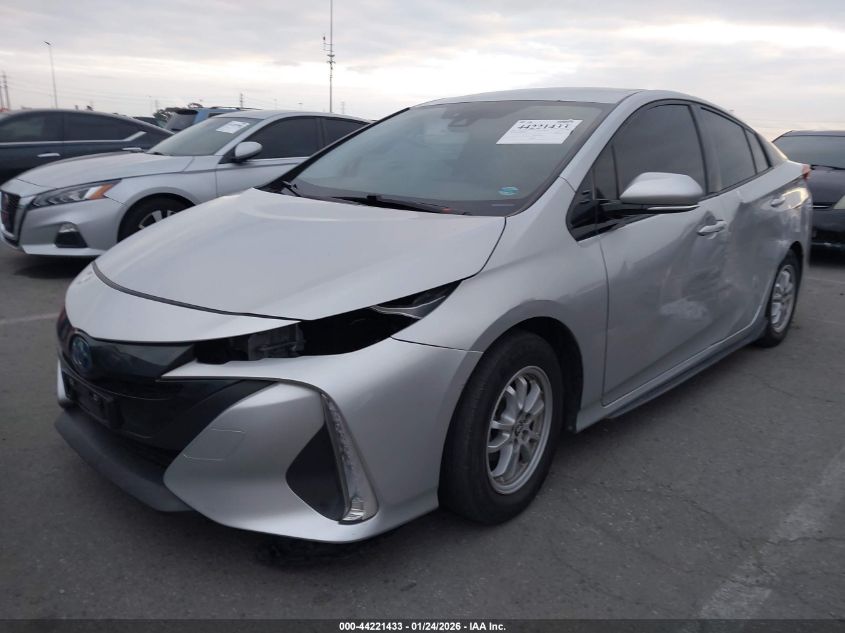 Toyota Prius 2017 — photo 2