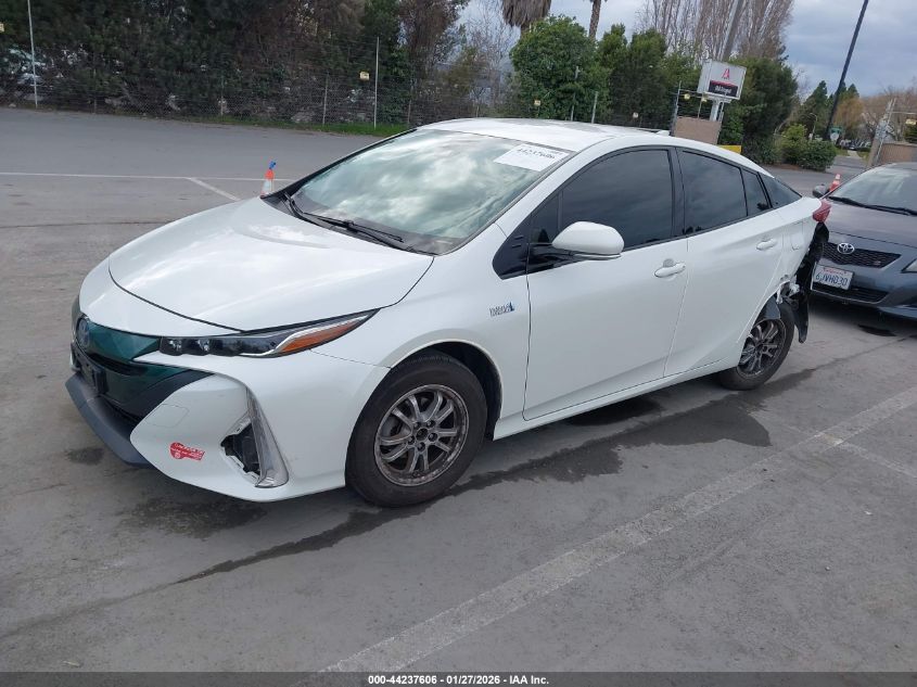 Toyota Prius 2017 — photo 2