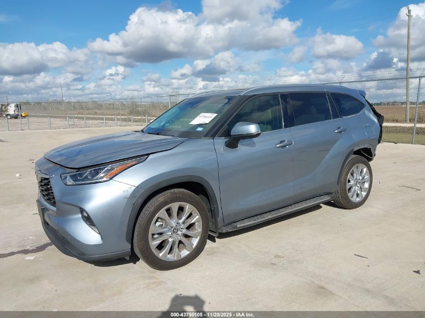Toyota Highlander 2023 — photo 2