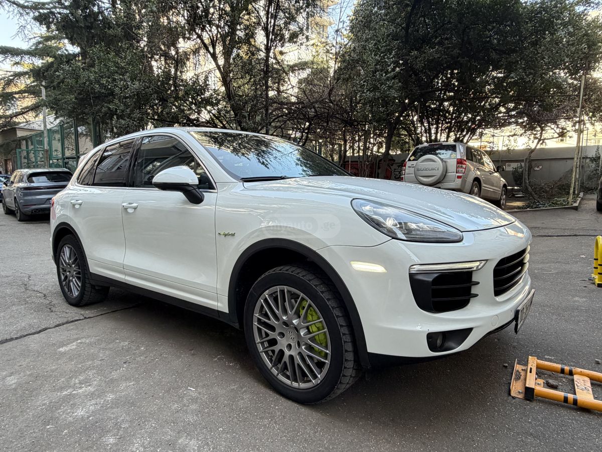 Porsche Cayenne 2016 — photo 2