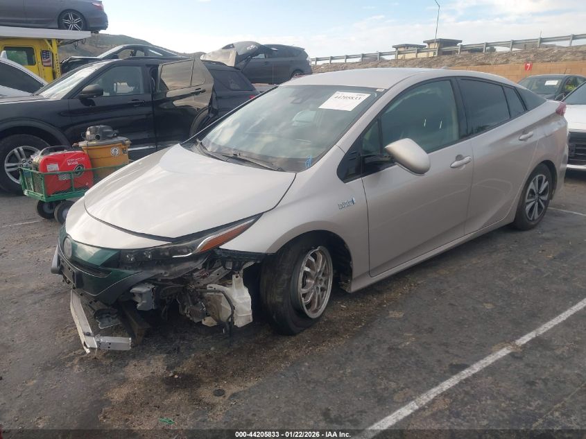 Toyota Prius 2017 — photo 2