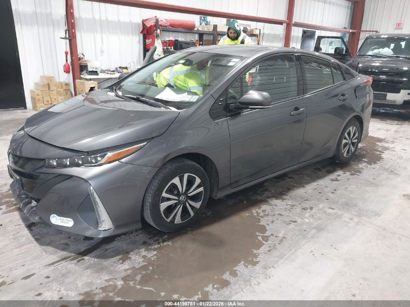 Toyota Prius 2017 — photo 2