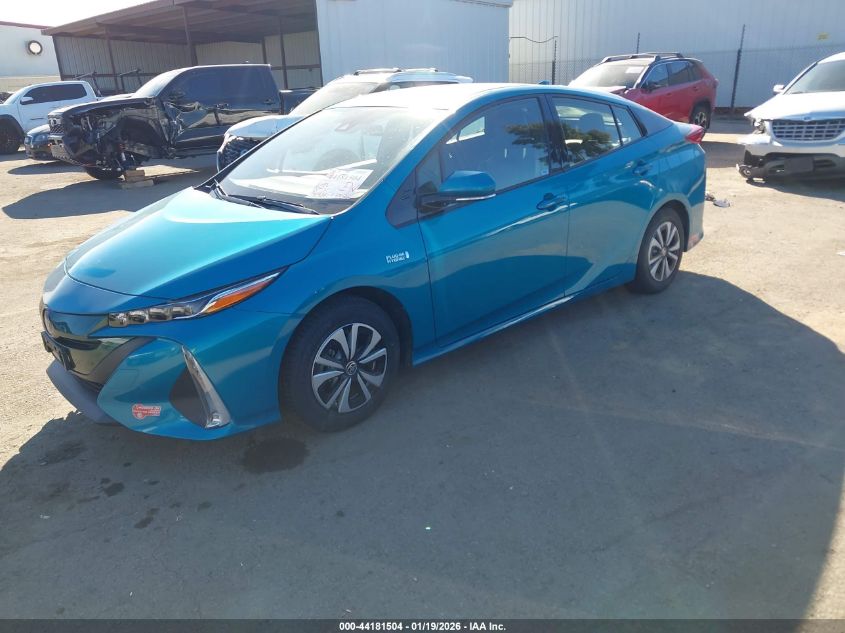 Toyota Prius 2017 — photo 2