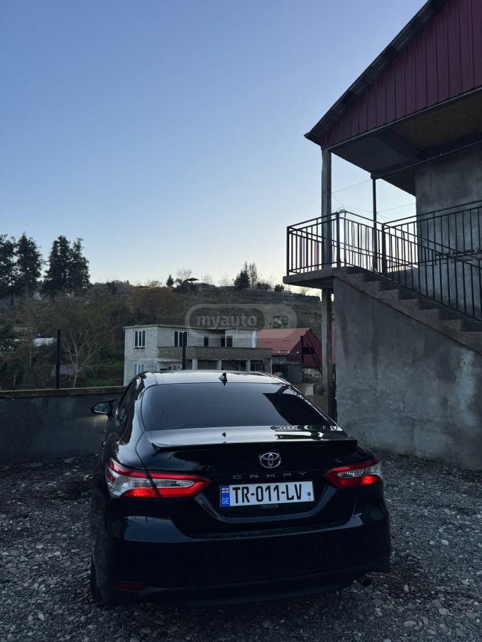 Toyota Camry 2019 — photo 2