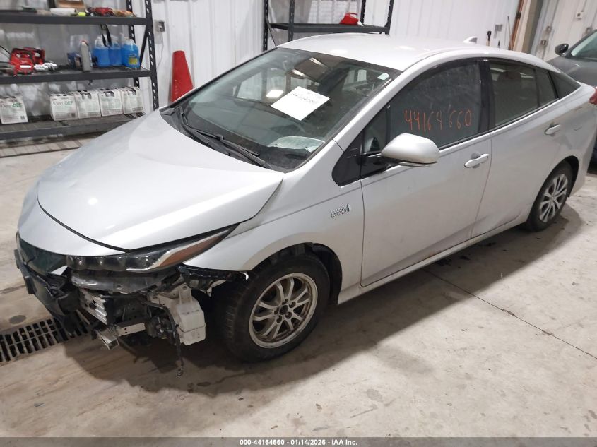 Toyota Prius 2017 — photo 2