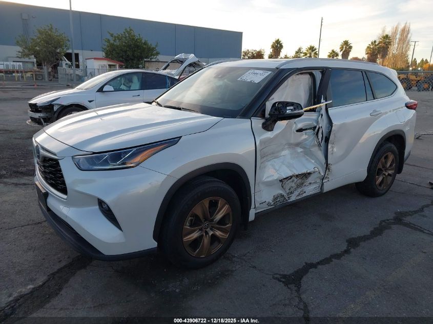 Toyota Highlander 2023 — photo 2