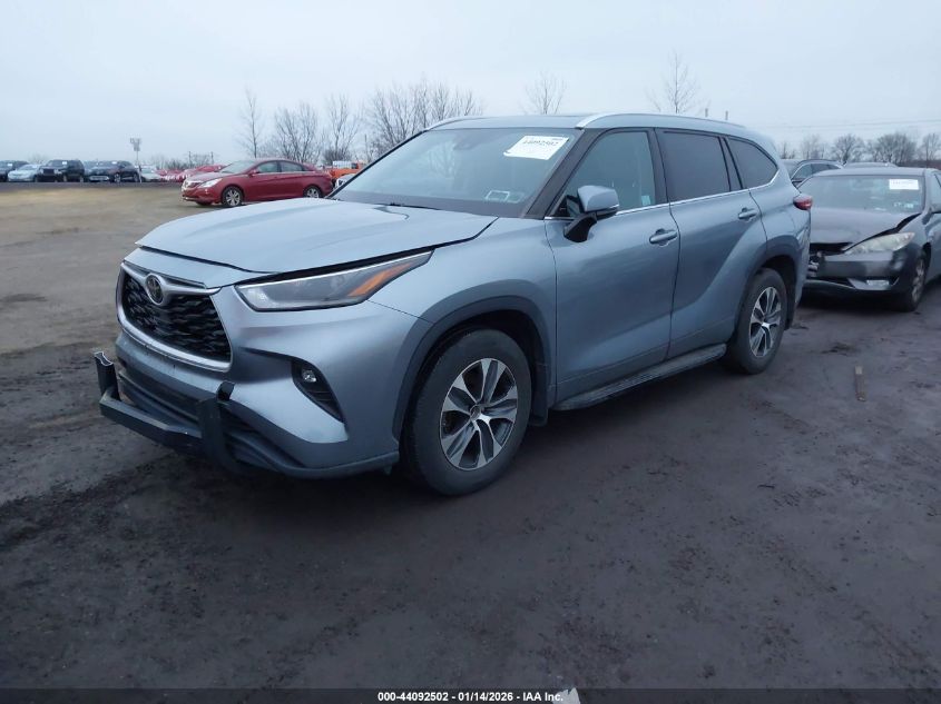 Toyota Highlander 2021 — photo 2