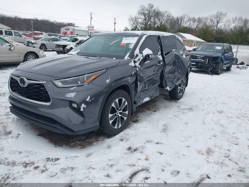Toyota Highlander 2021 — photo 2