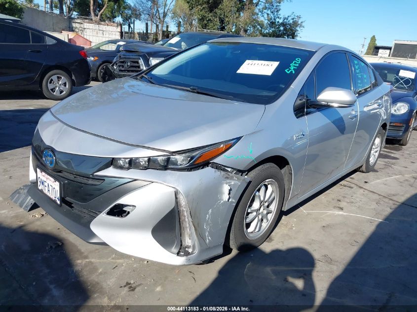 Toyota Prius 2017 — photo 2