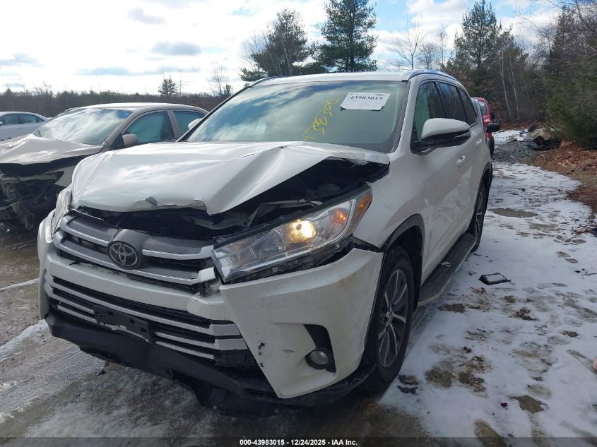 Toyota Highlander 2018 — photo 2
