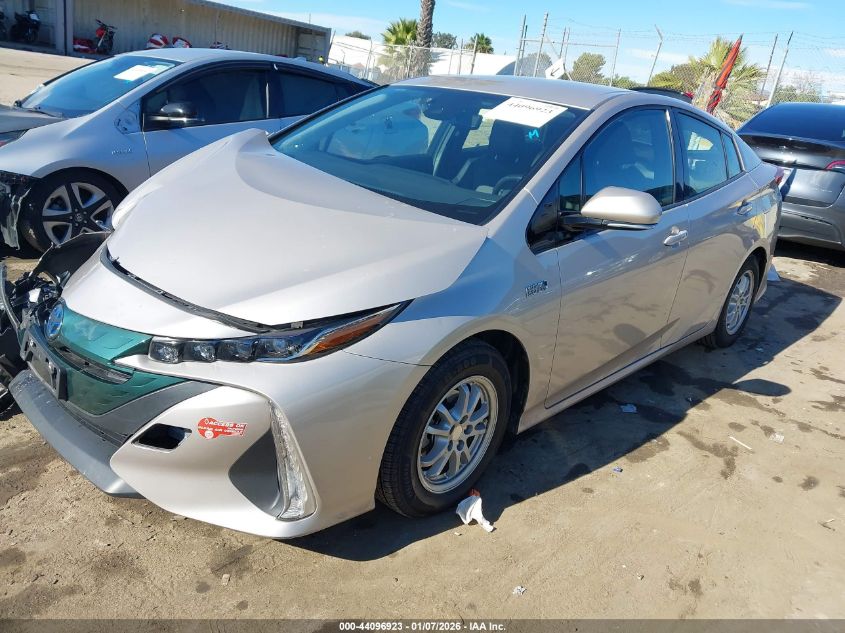 Toyota Prius 2017 — photo 2