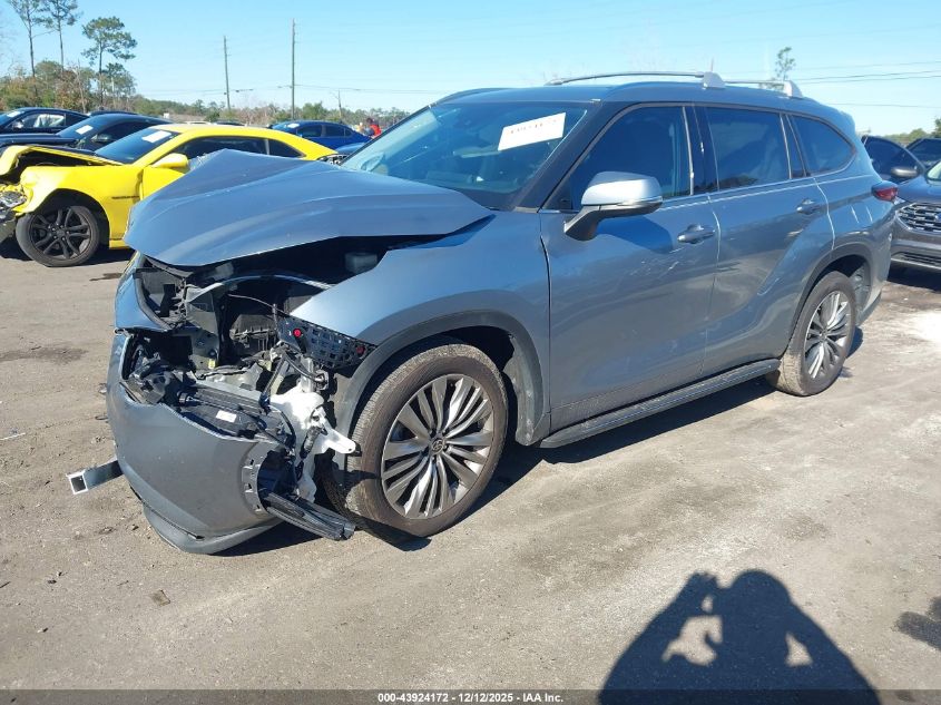 Toyota Highlander 2022 — photo 2