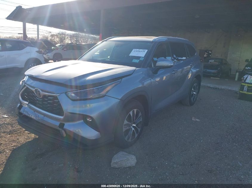 Toyota Highlander 2022 — photo 2
