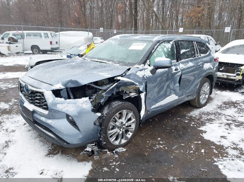 Toyota Highlander 2022 — photo 2