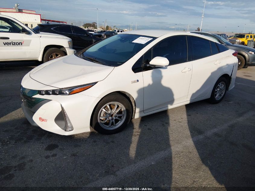 Toyota Prius 2017 — photo 2