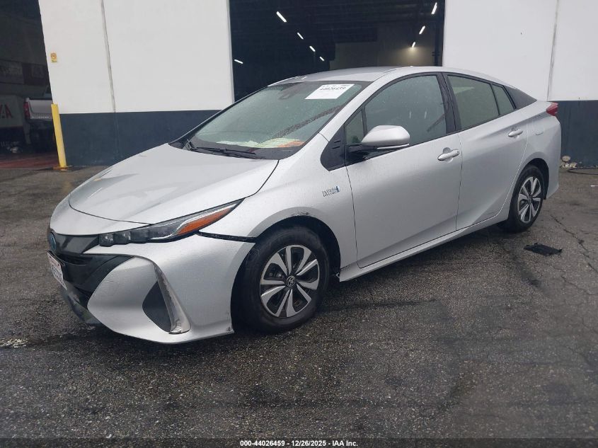 Toyota Prius 2017 — photo 2