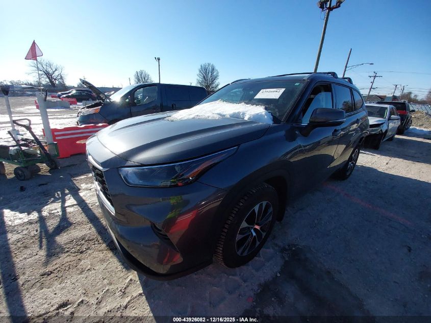 Toyota Highlander 2022 — photo 2