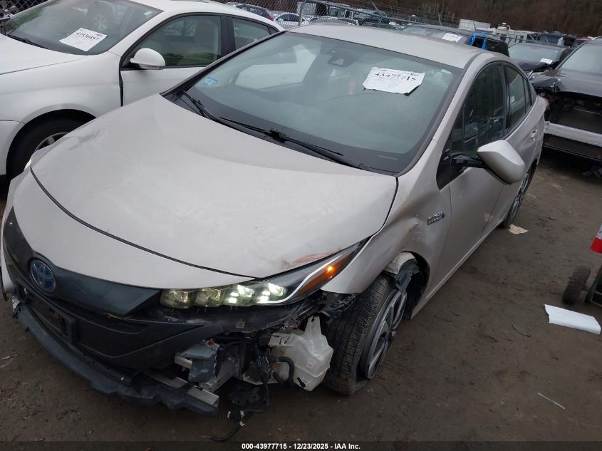 Toyota Prius 2017 — photo 2
