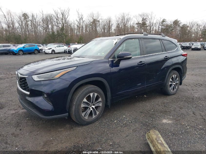 Toyota Highlander 2023 — photo 2