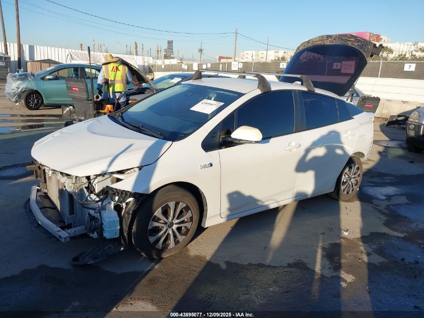 Toyota Prius 2022 — photo 2