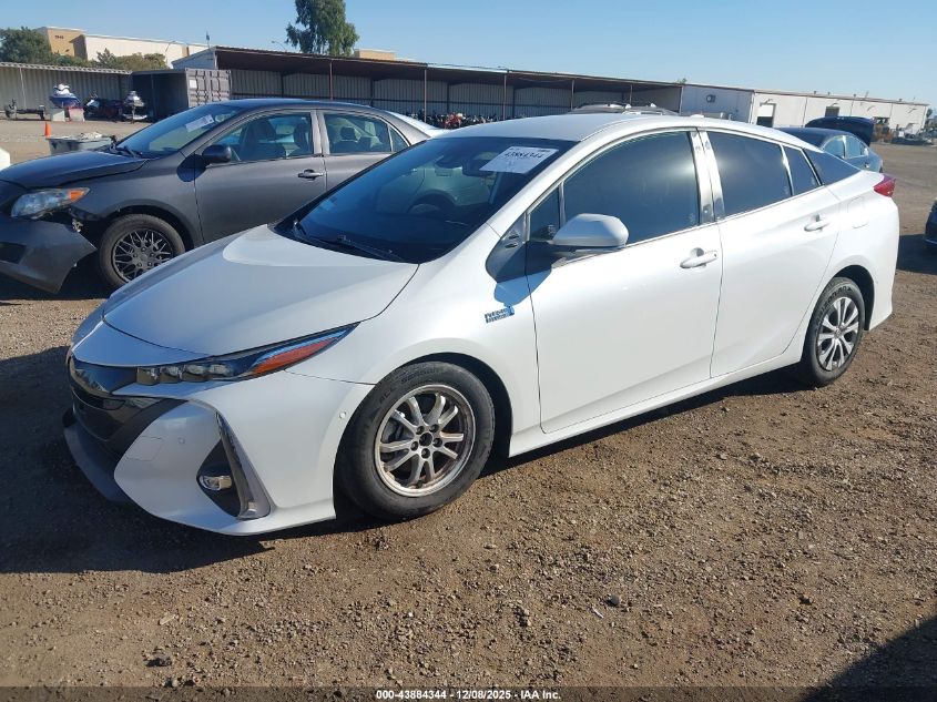 Toyota Prius 2021 — photo 2