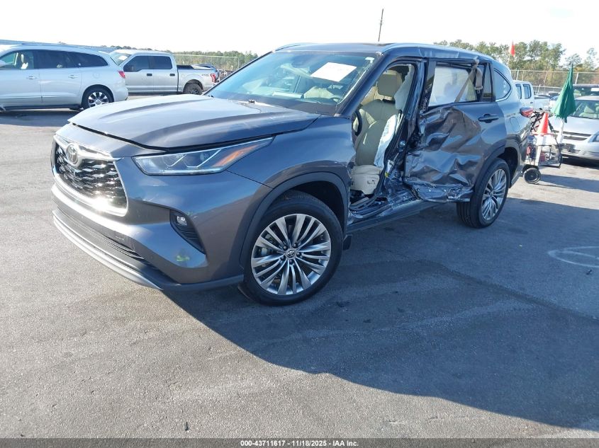Toyota Highlander 2021 — photo 2
