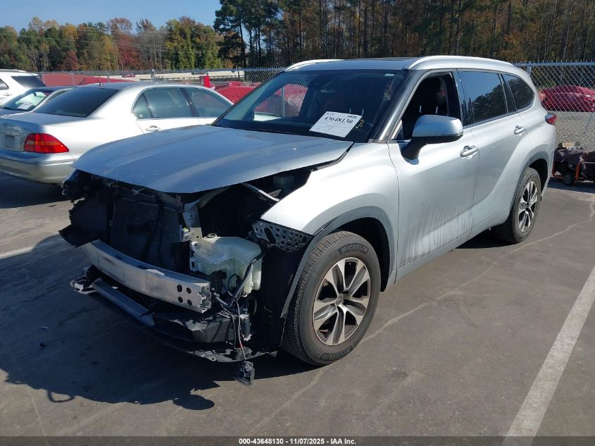 Toyota Highlander 2022 — photo 2