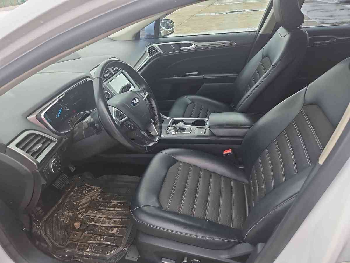 Ford Fusion 2017 — photo 2
