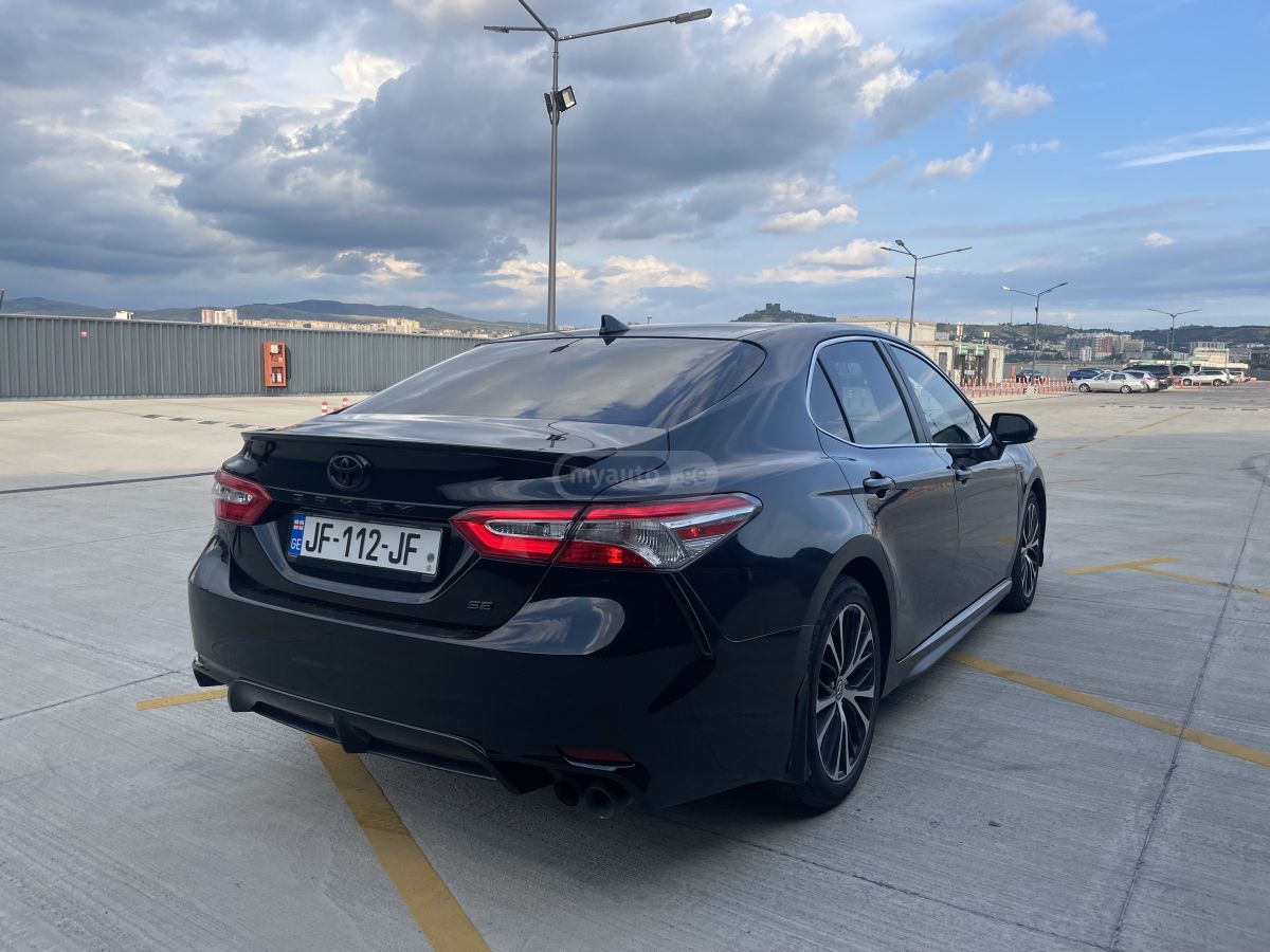 Toyota Camry 2020 — photo 2