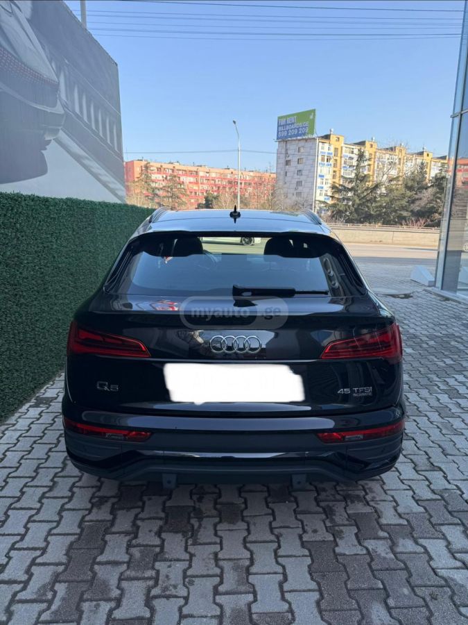 Audi Q5 2023 — photo 2