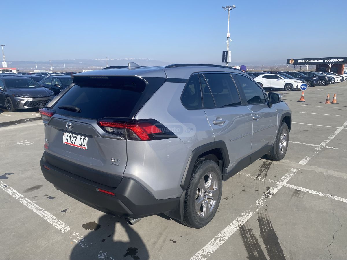 Toyota RAV 4 2022 — photo 2