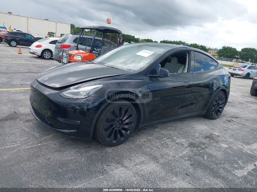 Tesla Model Y 2022 — photo 2