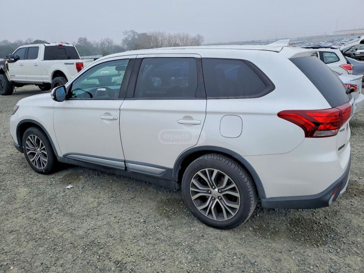 Mitsubishi Outlander 2018 — photo 2