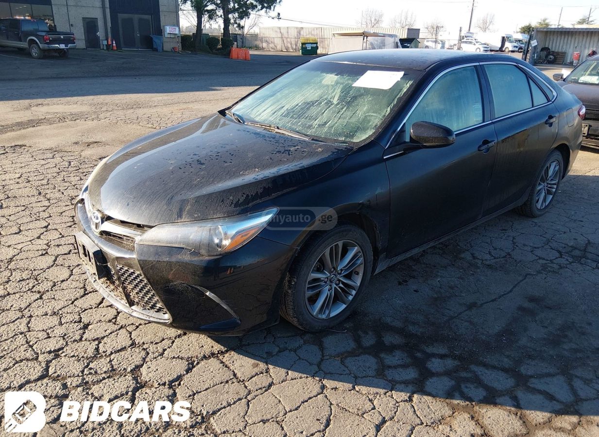 Toyota Camry 2017 — photo 2
