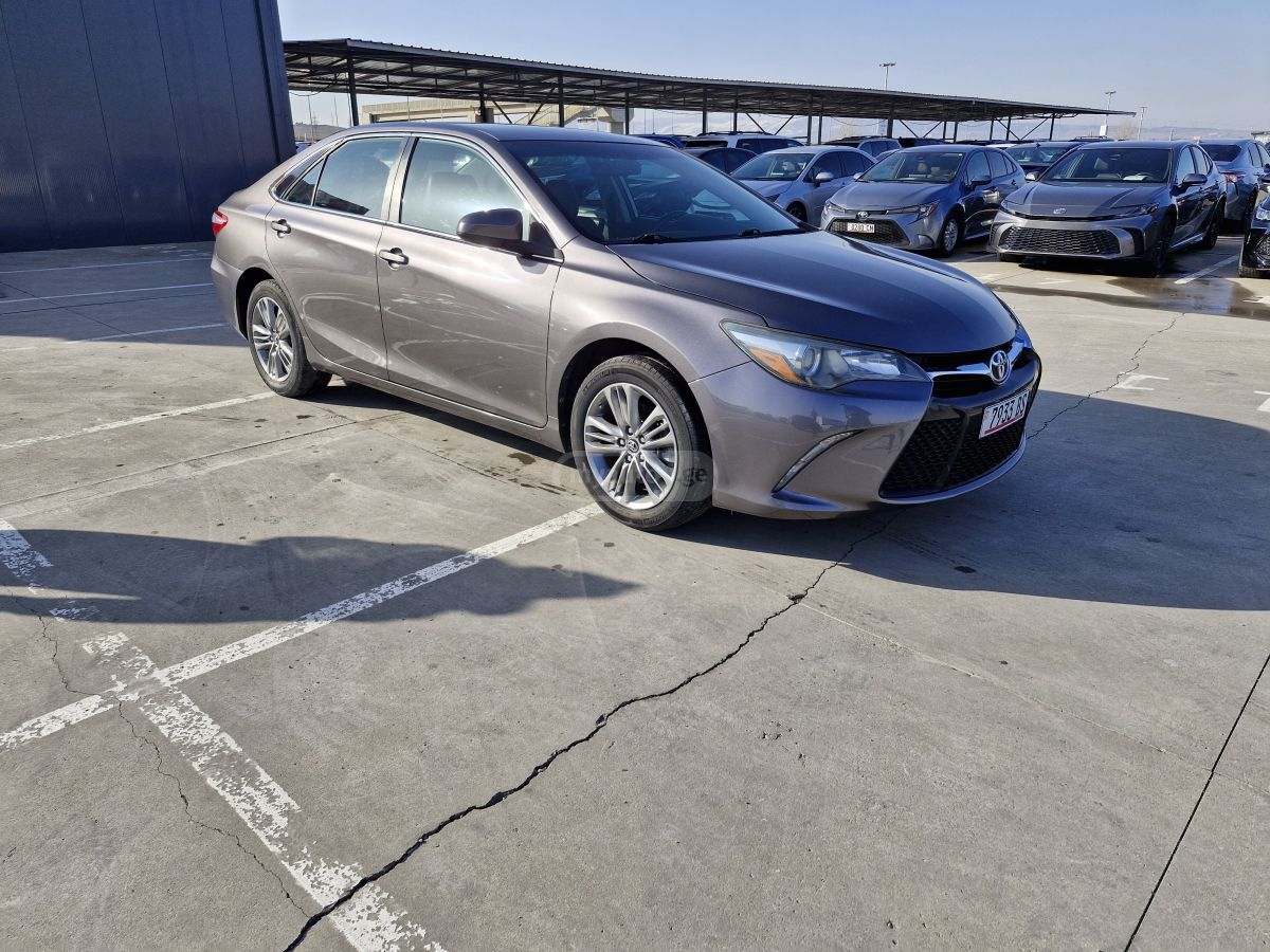Toyota Camry 2016 — photo 2