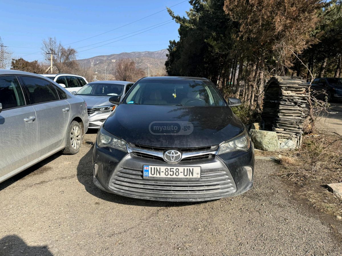 Toyota Camry 2016 — photo 2