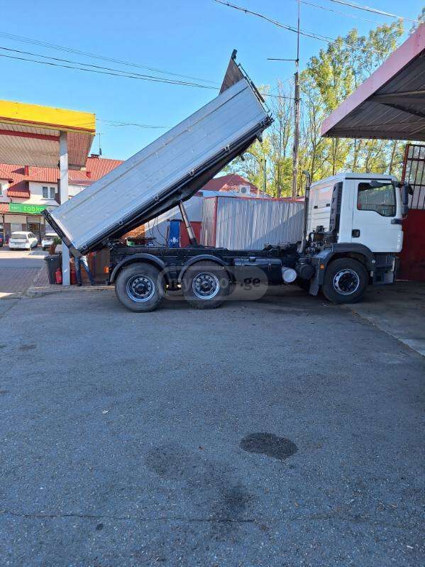 Isuzu 26.364 2013 — photo 2
