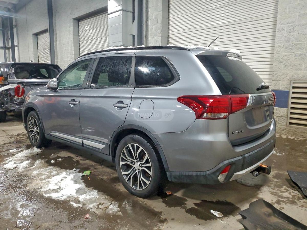 Mitsubishi Outlander 2016 — photo 2