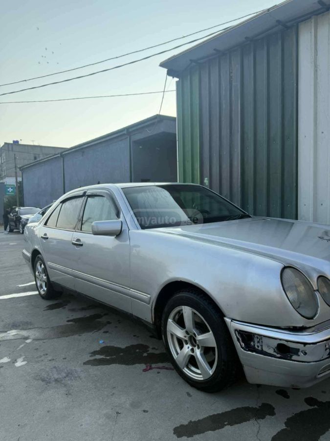 Mercedes-Benz E 320 1999 — photo 2