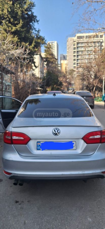 Volkswagen Jetta 2014 — photo 2