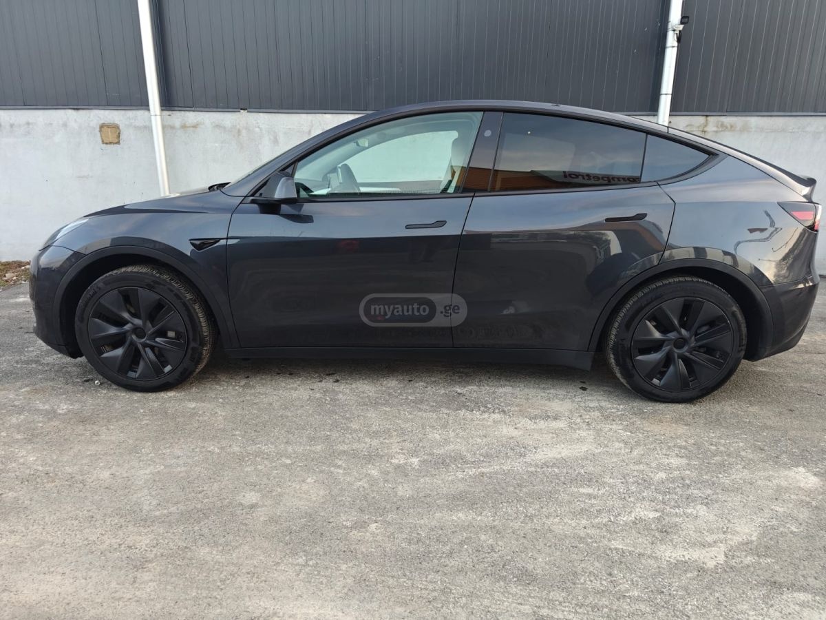 Tesla Model Y 2024 — photo 2