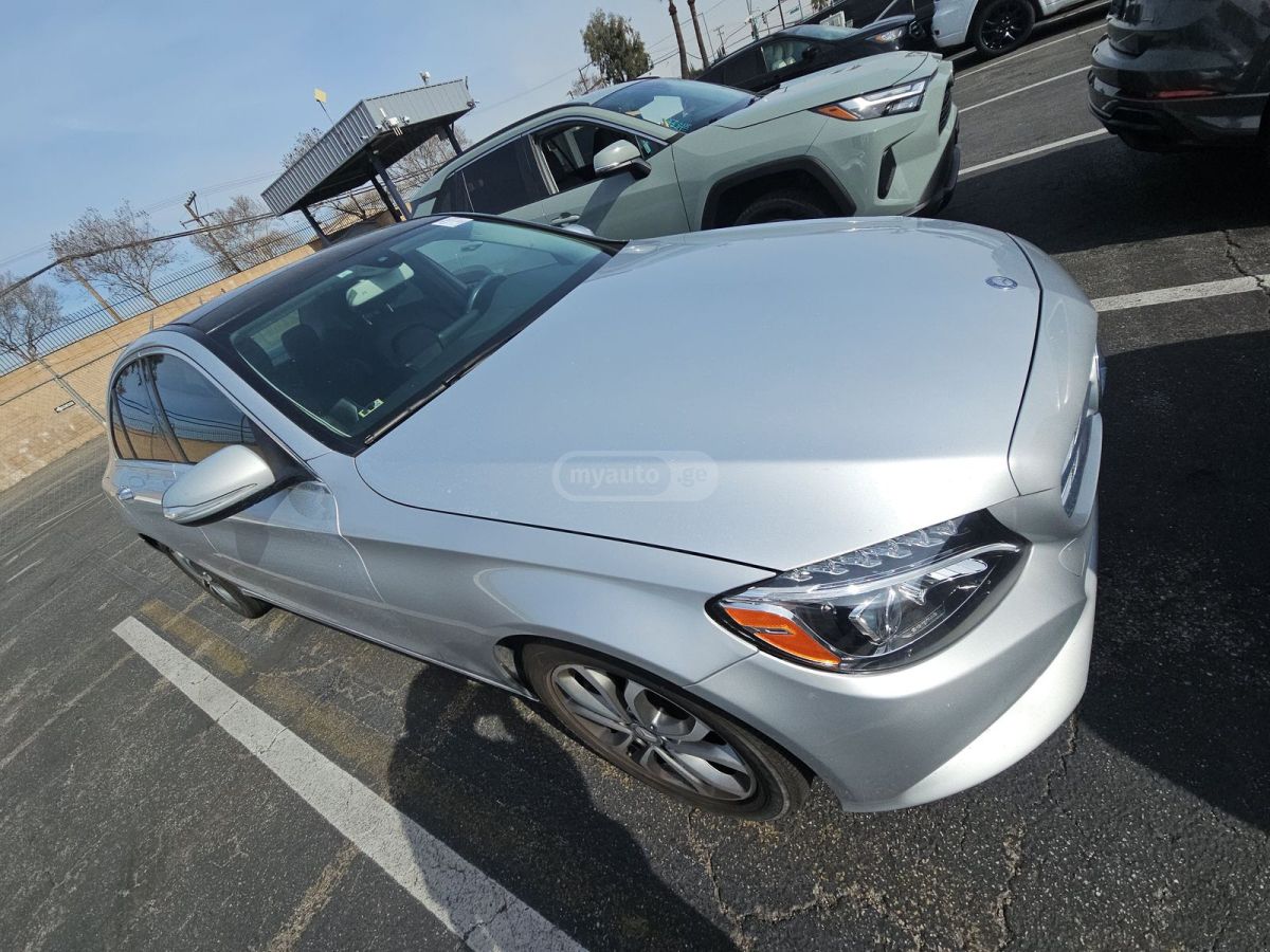 Mercedes-Benz C 300 2015 — photo 2