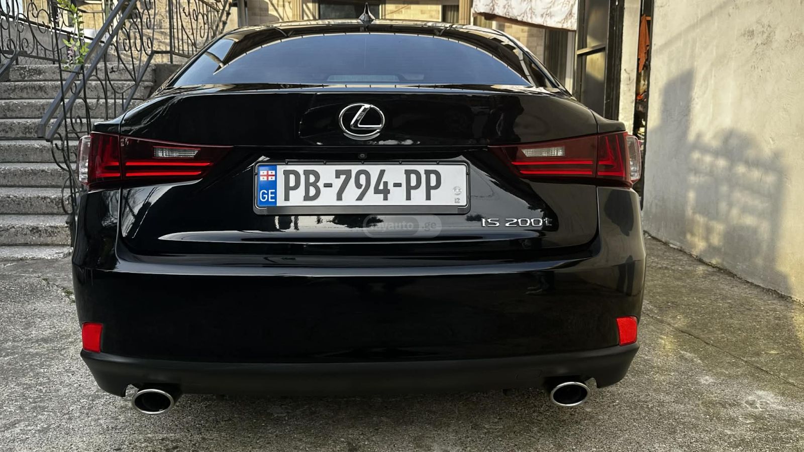 Lexus IS 200 2016 — photo 2