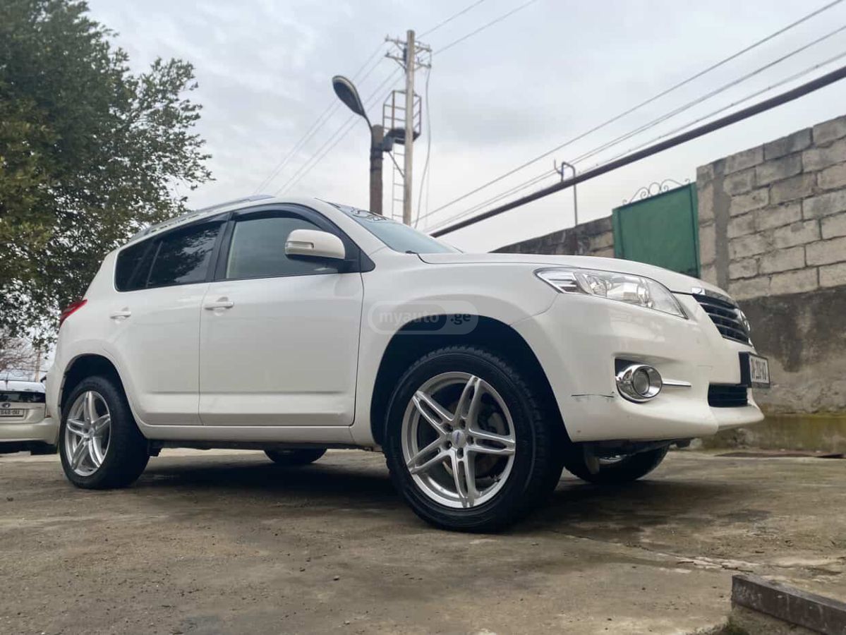 Toyota RAV4 2012 — photo 2