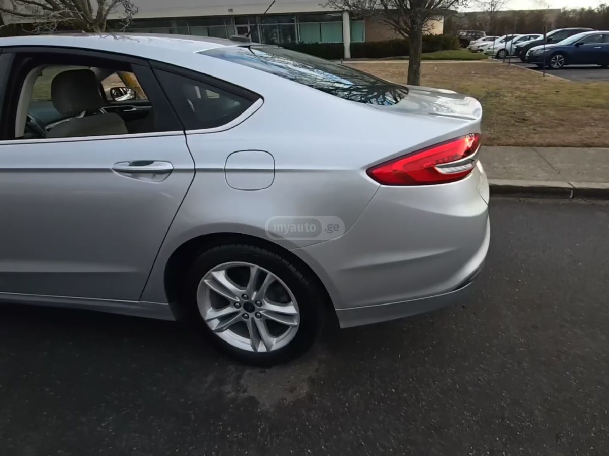 Ford Fusion 2018 — photo 2