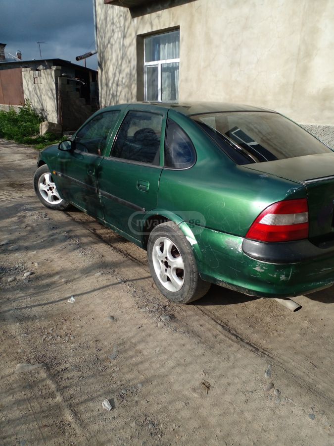 Opel Vectra 1996 — photo 2