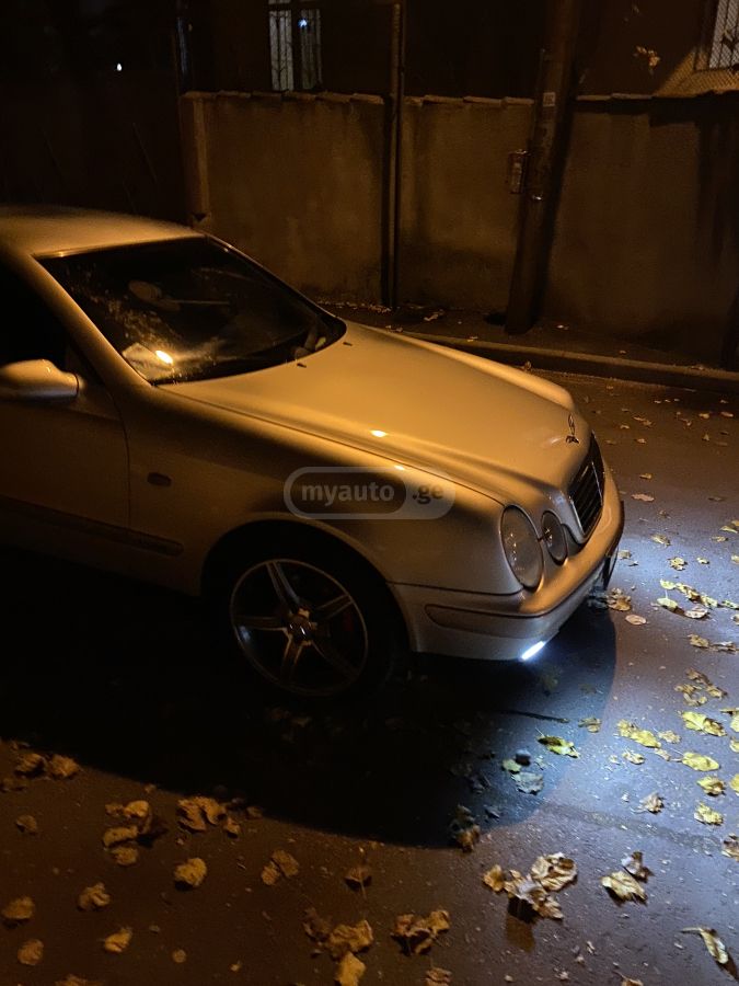Mercedes-Benz CLK 200 1997 — photo 2